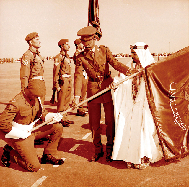 "الراحل عيسى بن سلمان.. راعي الاستقلال"