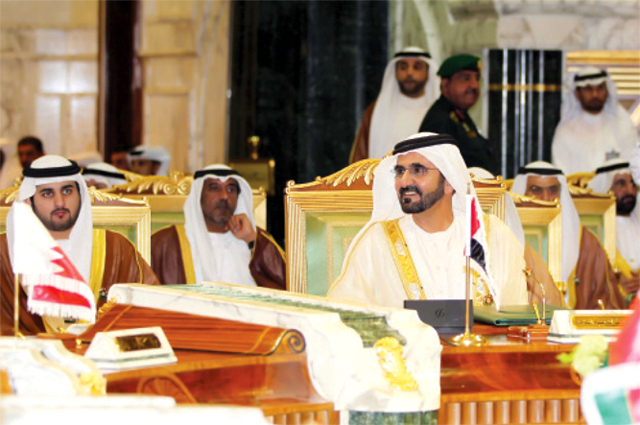 "محمد بن راشد خلال الجلسة الختامية بحضور مكتوم بن محمد وأحمد بن سعيد"