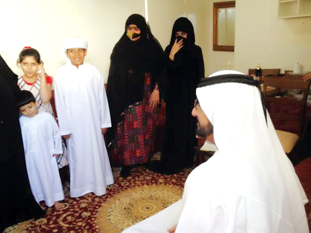 "محمد بن راشد خلال زيارته حصة جابر"