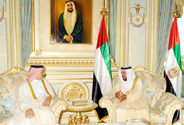"خليفة لدى استقباله وزير الدولة القطري  للشؤؤن الخارجية"