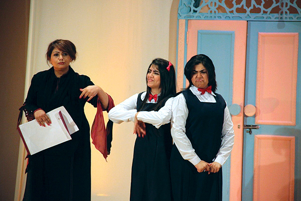"المسرحية"
