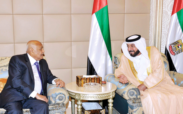 "خليفة لدى استقباله رئيس الوزراء اليمني"