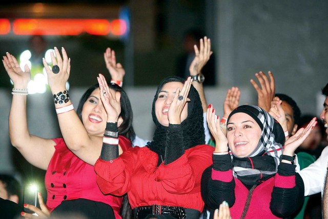 "توحيد الألوان والحماس في إحدى الحفلات الأخيرة"