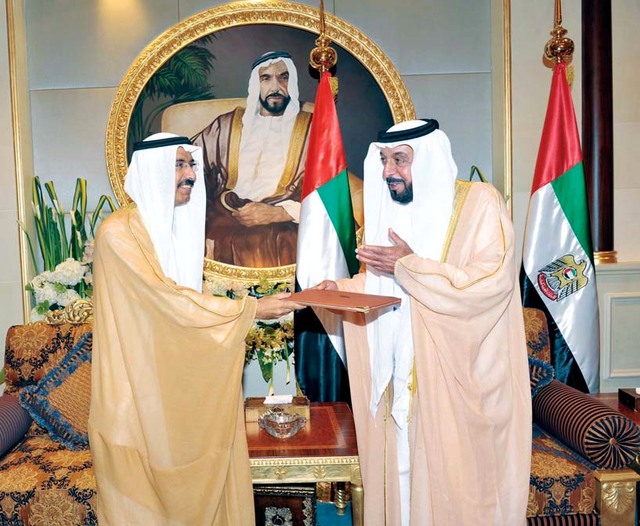 "رئيس الدولة يتسلم من محمد المر الرد على خطاب سموه"