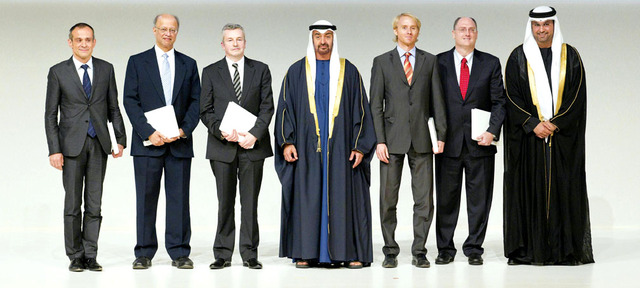 ".. وسموه يتوسط المكرمين"
