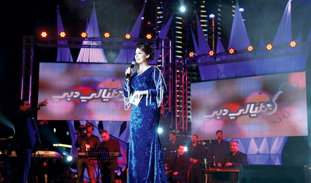 "المذيعة رؤى الصبان تقدم ليالي دبي على قناة سما دبي"