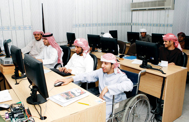 "مجموعة طلاب من ذوي الاحتياجات الخاصة خلال التدريب"
