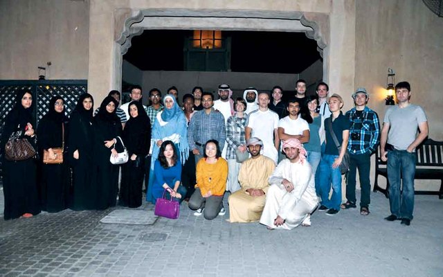 "طلاب مصدر لدى زيارتهم القرية"