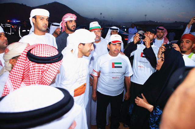 "عبد الله بن زايد يشارك في حملة تنظيف البر في رأس الخيمة"