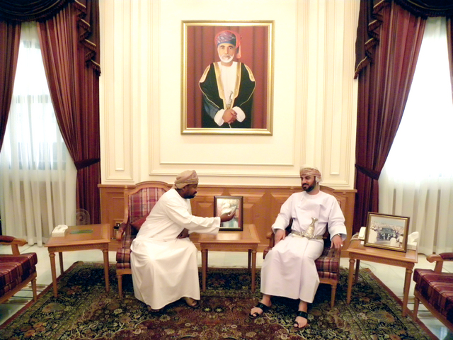 "رئيس مجلس الشورى العماني متحدثاً إلى البيان"