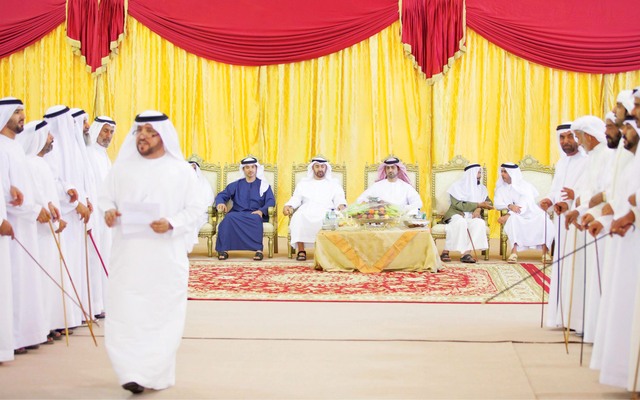 "محمد بن زايد يشهد أهازيج فرق الفنون الشعبية بحضور عمار النعيمي وهزاع وسيف بن زايد"