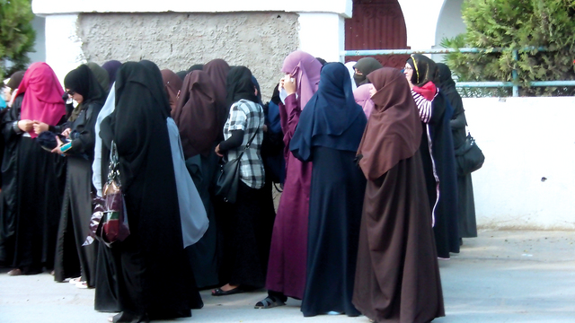 "تونس تواجه  صراعا داخليا على وجه خارجي"