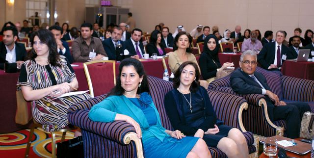 "ريم علي وانتصار الصباح في الجلسة الافتتاحية"