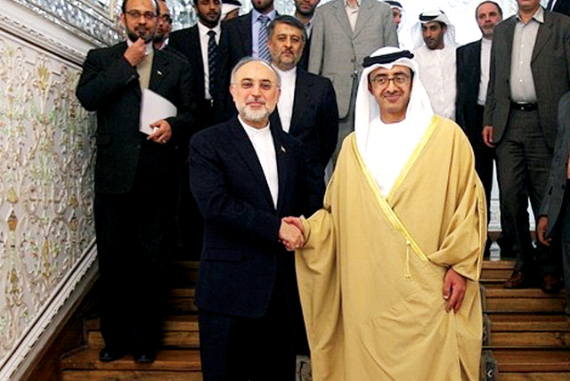 "عبدالله بن زايد خلال لقائه صالحي"