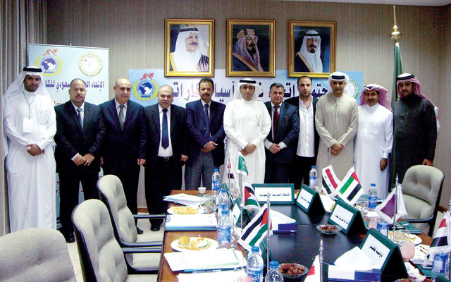 "أعضاء اتحاد غرب آسيا للكاراتيه خلال اجتماعهم في الرياض"