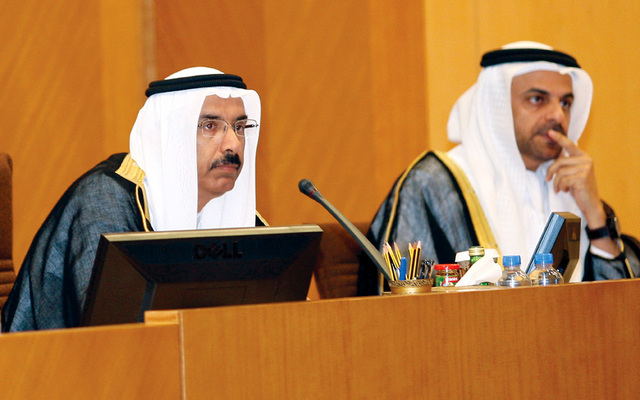 "محمد المر يترأس الجلسة"