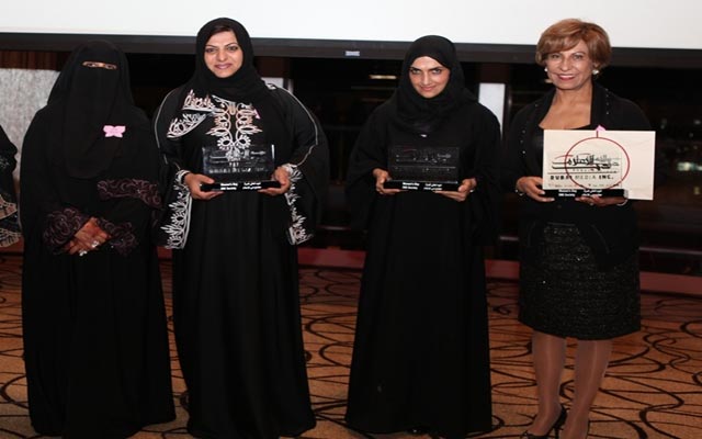 "صورة جماعية للمكرمات من مؤسسة دبي للإعلام"