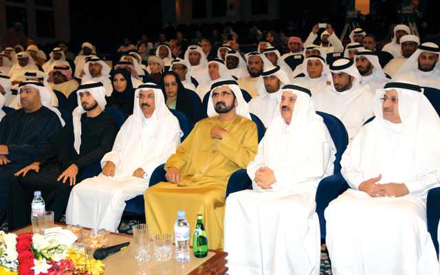 "محمد بن راشد يتابع الأمسية الشعرية بحضور محمد المر وماجد بن محمد وحميد القطامي وعبدالله عمران وعبدالرحمن العويس"