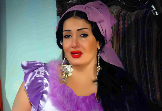 "غادة عبد الرزاق ب«لوك جديد» في «مع سبق الإصرار»تعودنا كلما اقتربنا أكثر من رمضان على ارتفاع حدة المنافسة بين نجوم الفن، الذين يجتهدون طوال العام للفوز بأحد الأعمال الدرامية تمهيداً لتقديمها في المواسم الرمضانية التي أصبحت تشبه \"الدجاجة التي تبيض ذهباً\"، ومع اقترابنا من الشهر الفضيل ، ثبت أن كلاً من الممثلة المصرية سمية الخشاب ونادية الجندي والسورية نسرين طافش، سيغبن عن المسلسل الدرامي نتيجة سلسلة من الخلافات والأزمات المالية التي أدت الى تأجيل تصوير أعمالهن الدرامية، في المقابل، يبدو أن شركات الانتاج حضّرت لنا هذا العام وجبة درامية دسمه بنكهة الوجوه الفنية المكررة، ليبدو ذلك بمثابة ظاهرة تهيمن على الدراما المصرية تحديداً، والسبب قد يكون نتيجة زيادة عدد الأعمال الدرامية المنتجة لرمضان 2012 مقارنة بإنتاج العام الماضي الذي تعرض الى ضربة موجعة نتيجة الأحداث التي عاشتها مصر."