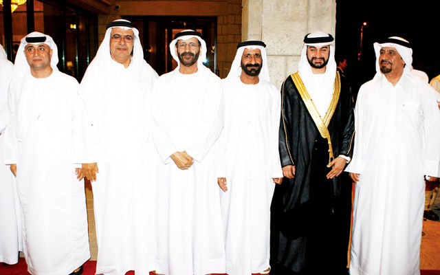 "اسماعيل الزرعوني والعريس وحسين الغفلي ومحمد بن خليفة الغفلي ودرويش الزرعوني ووالد العروس"