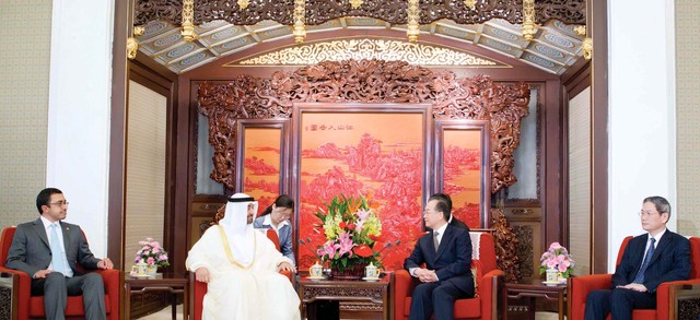 "ولي عهد أبوظبي ورئيس مجلس الدولة الصيني يبحثان علاقات التعاون"