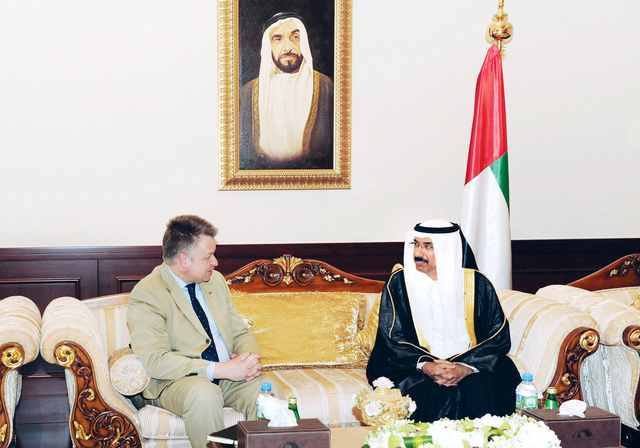 "محمد المر لدى استقباله وزير الدولة الألماني"