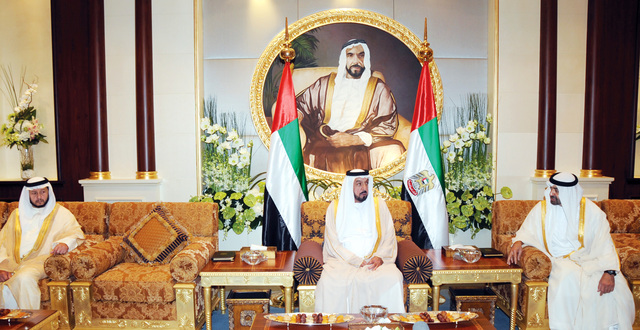 "خليفة لدى استقباله السفراء بحضور سلطان ومحمد بن زايد"
