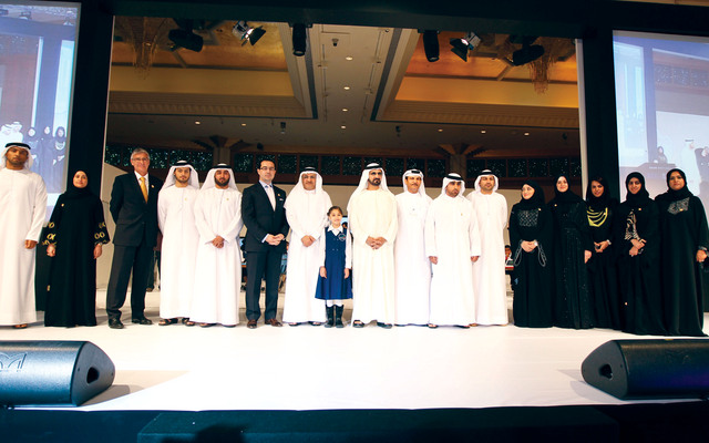 "محمد بن راشد خلال حفل إطلاق مبادرة التعلم الذكي"