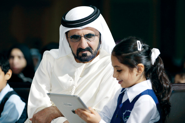 "نائب رئيس الدولة في لقطة أبوية مع إحدى الطالبات"