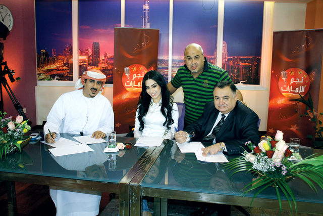 "الترك مع لجنة تحكيم برنامج «نجم الإمارات»"