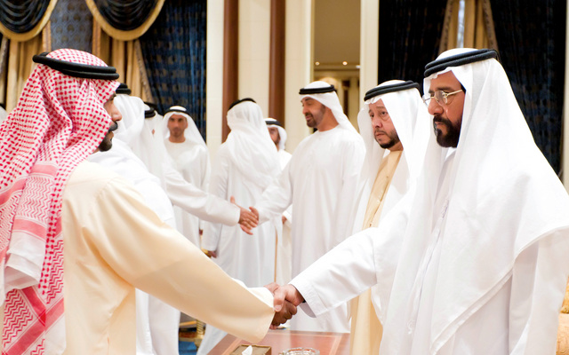 "سلطان ومحمد بن زايد وطحنون بن محمد يتقبلون التعازي بوفاة الشيخة ميثاء  آل نهيان"