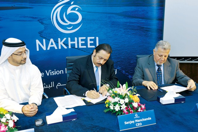 "خلال توقيع العقد الأول أمس"