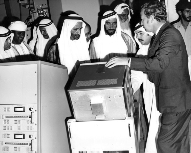 "المغفور لهما الشيخ زايد و الشيخ راشد في جبل علي"