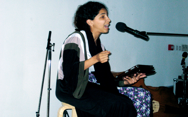 "هالة علي غناء وشعر"