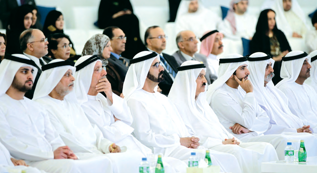 "محمد بن راشد خلال إطلاق حزمة المبادرات بحضور حمدان ومكتوم بن محمد ونهيان بن مبارك وأحمد بن سعيد وعبدالغفار حسين وابراهيم بوملحة وعبدالله عمران"