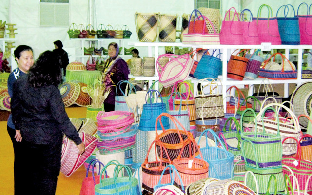 "سوق للمنتجات الحرفية والتراثية"