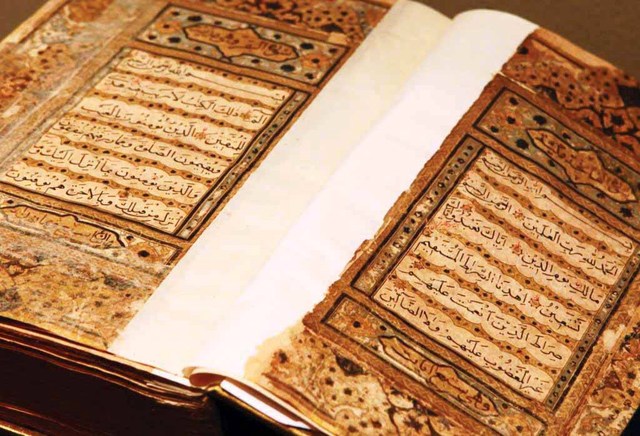 "مصحف قديم من مقتنيات عبدالغفار حسين"
