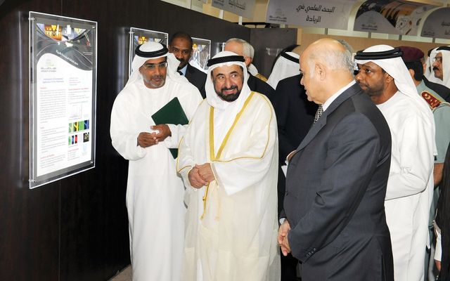 "حاكم الشارقة خلال افتتاحه فعاليات الملتقى الثامن للبحث العلمي"