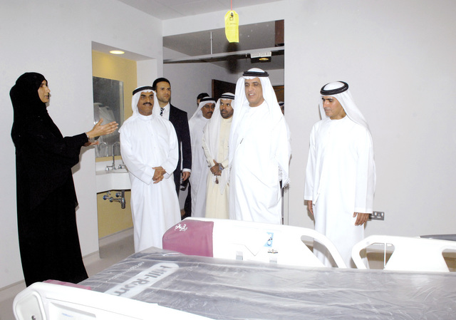 "وسموه يستمع لشرح من المهندسة مريم عبد الكريم"