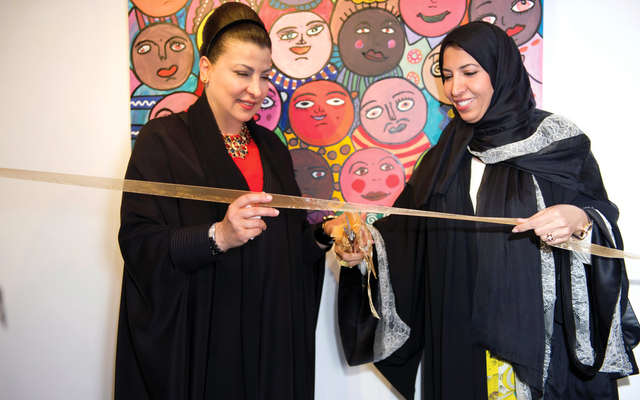 "كانو تقص شريط الافتتاح"