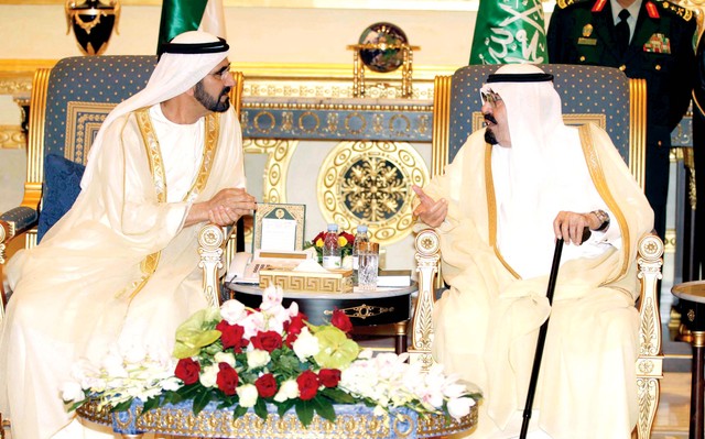 "محمد بن راشد خلال لقائه خادم الحرمين الشريفين في الرياض"