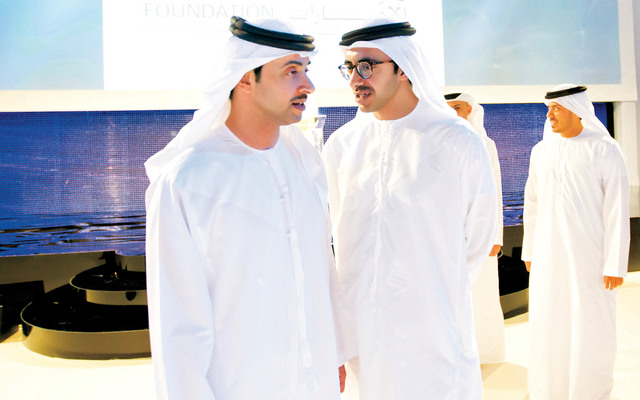 "هزاع وعبدالله بن زايد خلال الحفل"