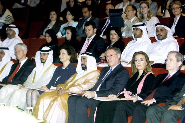 "حاكم الشارقة يشهد أعمال المنتدى"