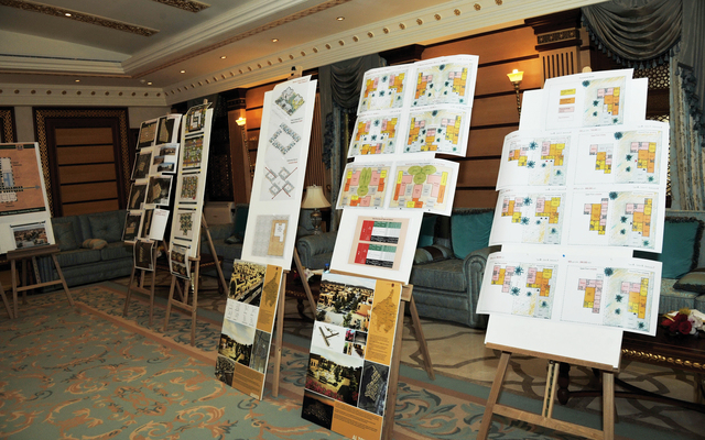 "جانب من المخططات التي اعتمدتها اللجنة"