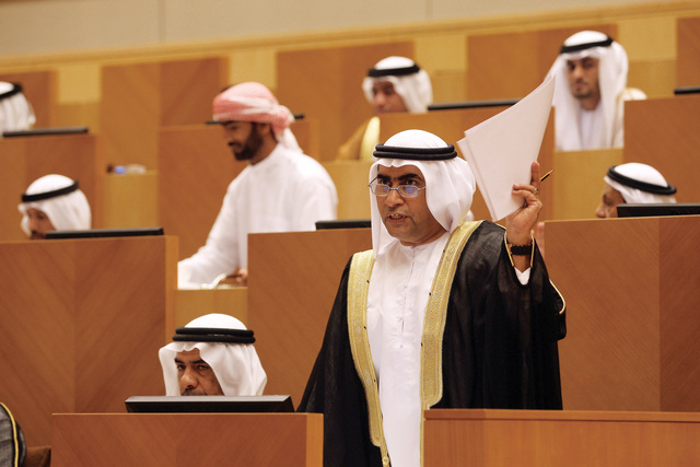 "جانب من مناقشات الأعضاء"