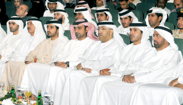 "عمار النعيمي خلال افتتاح الملتقى بحضور راشد بن حميد وعبدالرحمن العويس وعبدالله المزروعي وعدد من المسؤولين"