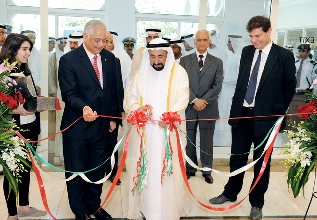 "حاكم الشارقة يفتتح معرض مشاريع تخرج طلبة الفنون الجميلة"