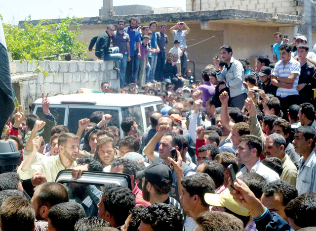 "جنازة ضحايا المذبحة في الحولة بحضور المراقبين"