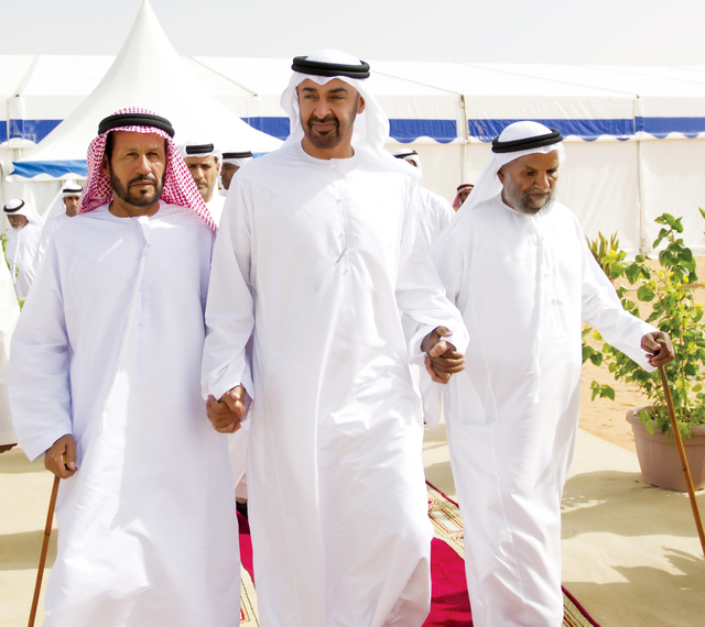 "محمد بن زايد لدى زيارته منزل عبدالله العامري"