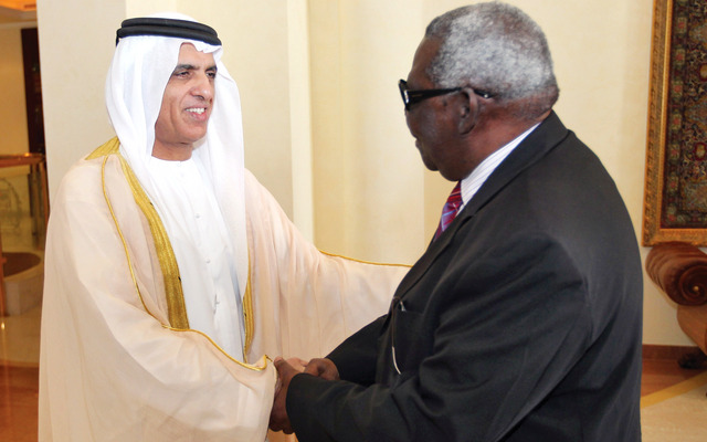 "سعود بن صقر خلال استقباله النائب الثاني لرئيس حكومة زنجبار"